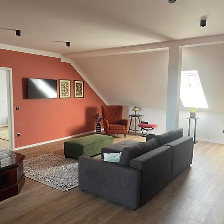 Hotello Apartmanhaz Es Panzio ซาลาแอแกร์แซค ภายนอก รูปภาพ