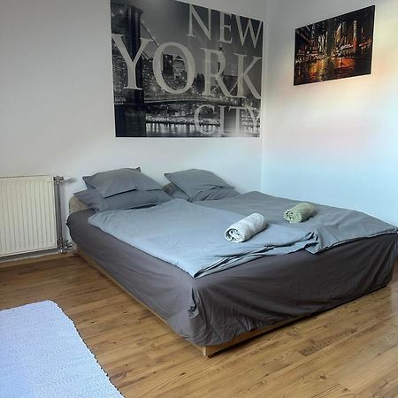 Hotello Apartmanhaz Es Panzio ซาลาแอแกร์แซค ภายนอก รูปภาพ
