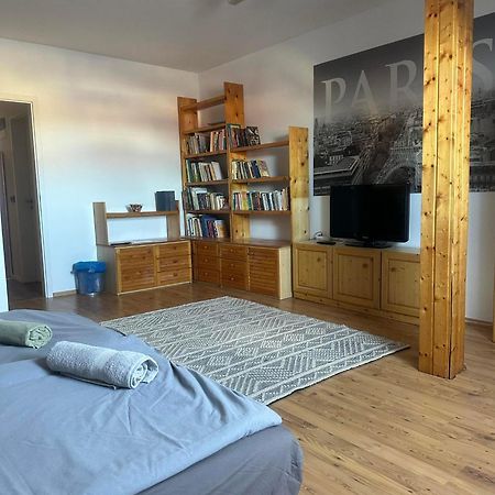 Hotello Apartmanhaz Es Panzio ซาลาแอแกร์แซค ภายนอก รูปภาพ