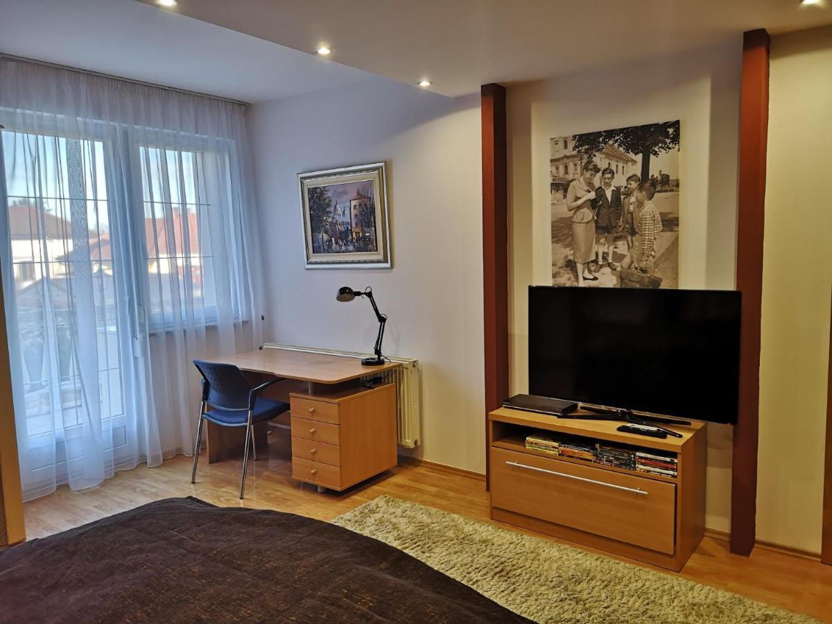 Hotello Apartmanhaz Es Panzio ซาลาแอแกร์แซค ภายนอก รูปภาพ