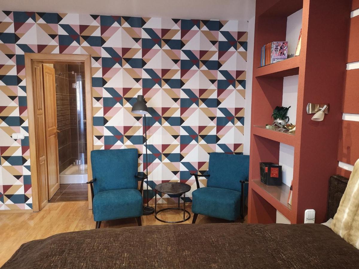 Hotello Apartmanhaz Es Panzio ซาลาแอแกร์แซค ภายนอก รูปภาพ