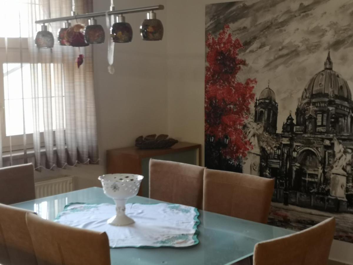 Hotello Apartmanhaz Es Panzio ซาลาแอแกร์แซค ภายนอก รูปภาพ