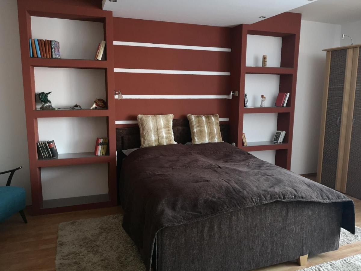 Hotello Apartmanhaz Es Panzio ซาลาแอแกร์แซค ภายนอก รูปภาพ