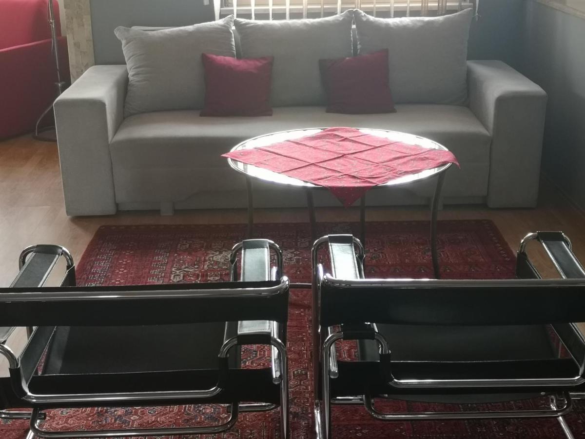 Hotello Apartmanhaz Es Panzio ซาลาแอแกร์แซค ภายนอก รูปภาพ