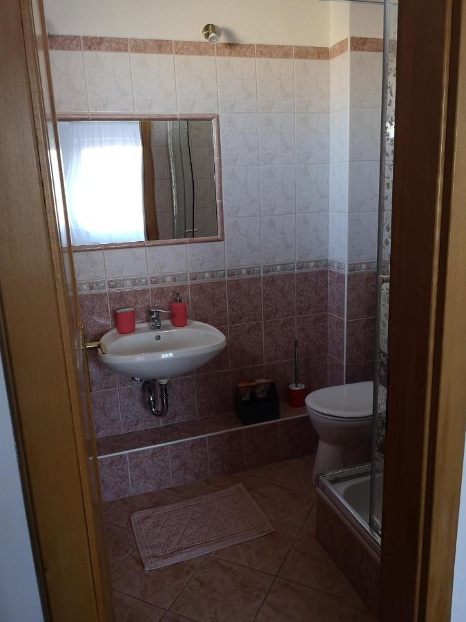 Hotello Apartmanhaz Es Panzio ซาลาแอแกร์แซค ภายนอก รูปภาพ