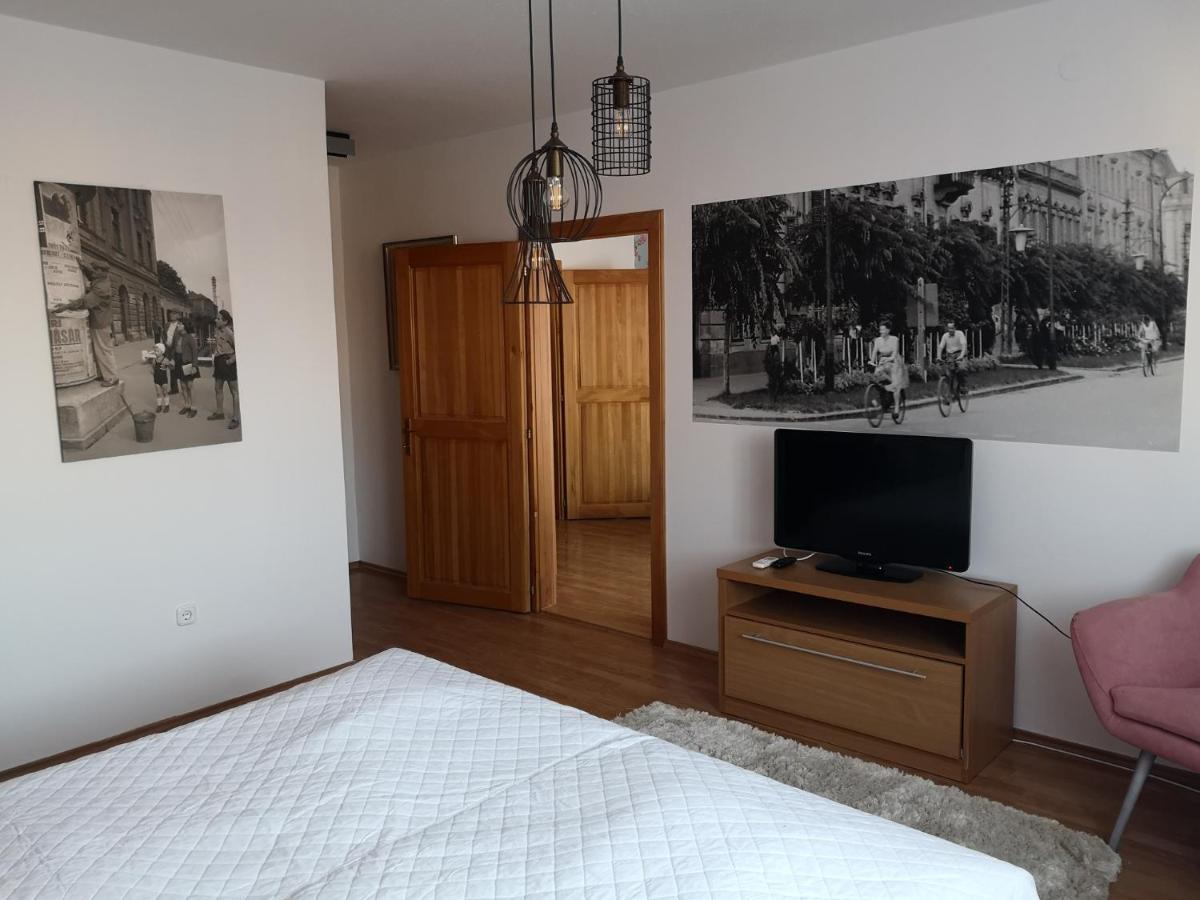 Hotello Apartmanhaz Es Panzio ซาลาแอแกร์แซค ภายนอก รูปภาพ