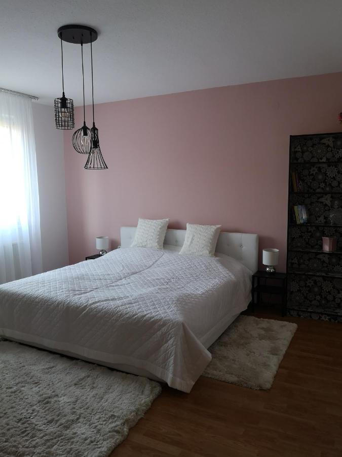 Hotello Apartmanhaz Es Panzio ซาลาแอแกร์แซค ภายนอก รูปภาพ