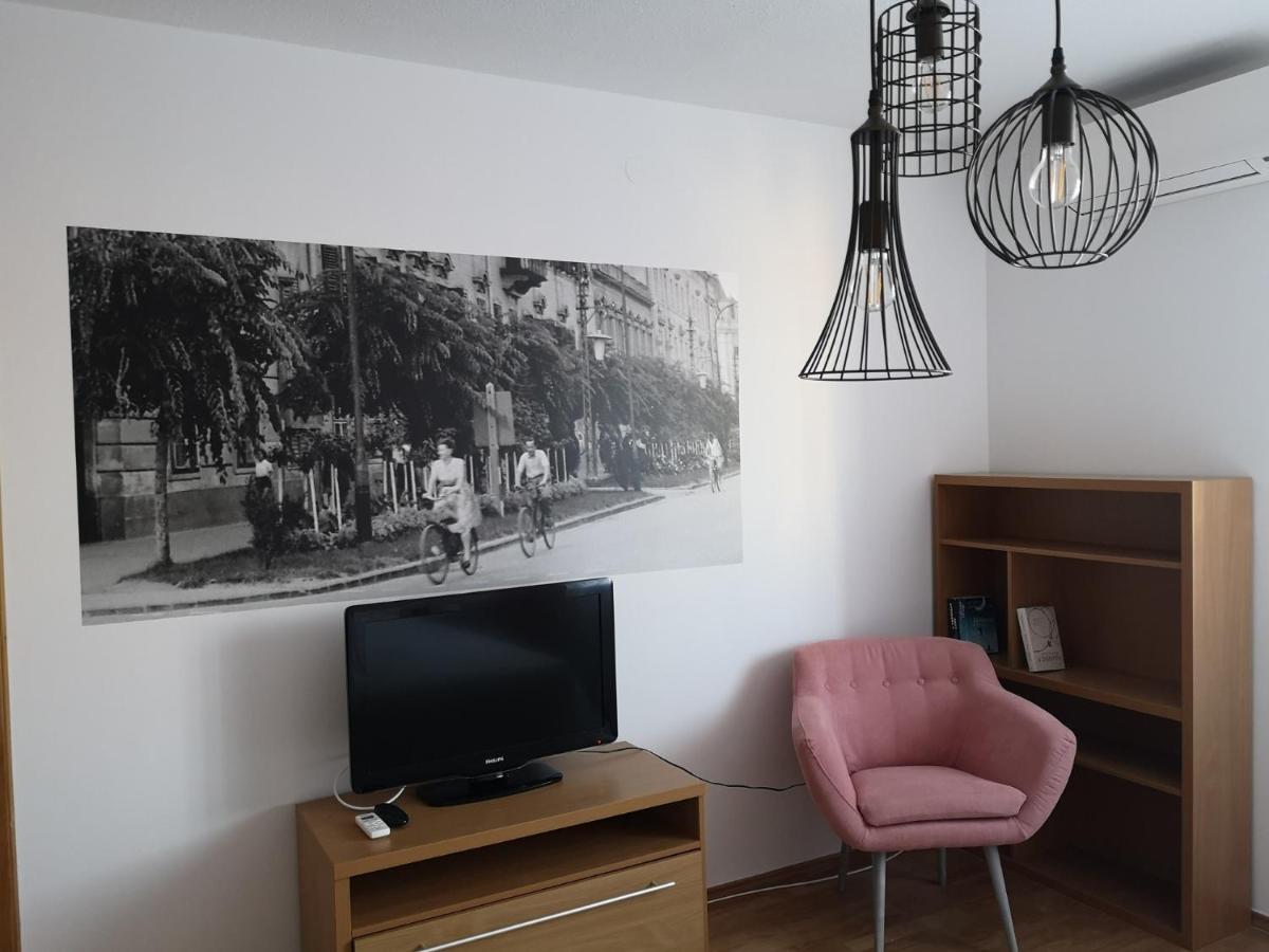 Hotello Apartmanhaz Es Panzio ซาลาแอแกร์แซค ภายนอก รูปภาพ