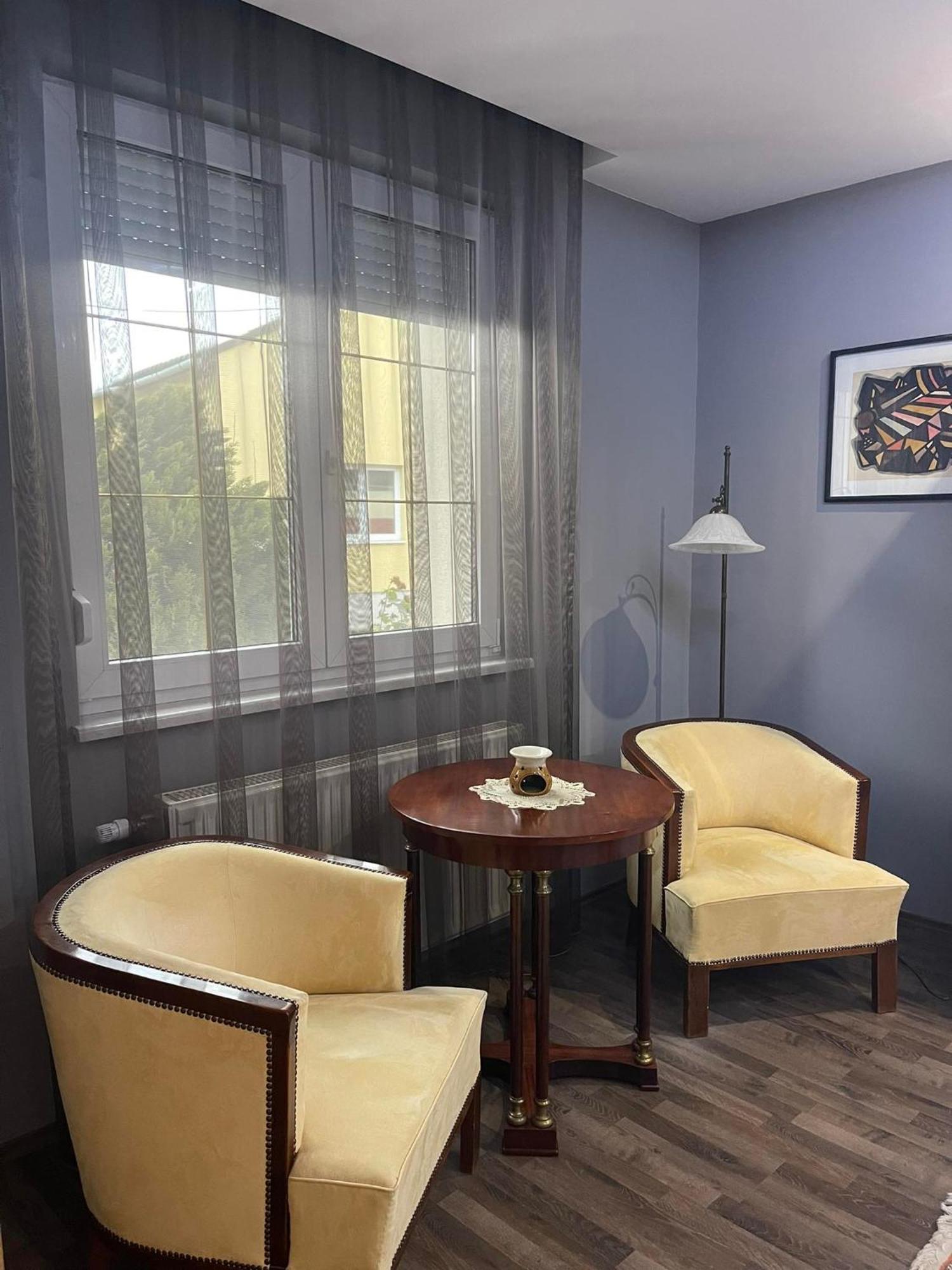 Hotello Apartmanhaz Es Panzio ซาลาแอแกร์แซค ภายนอก รูปภาพ