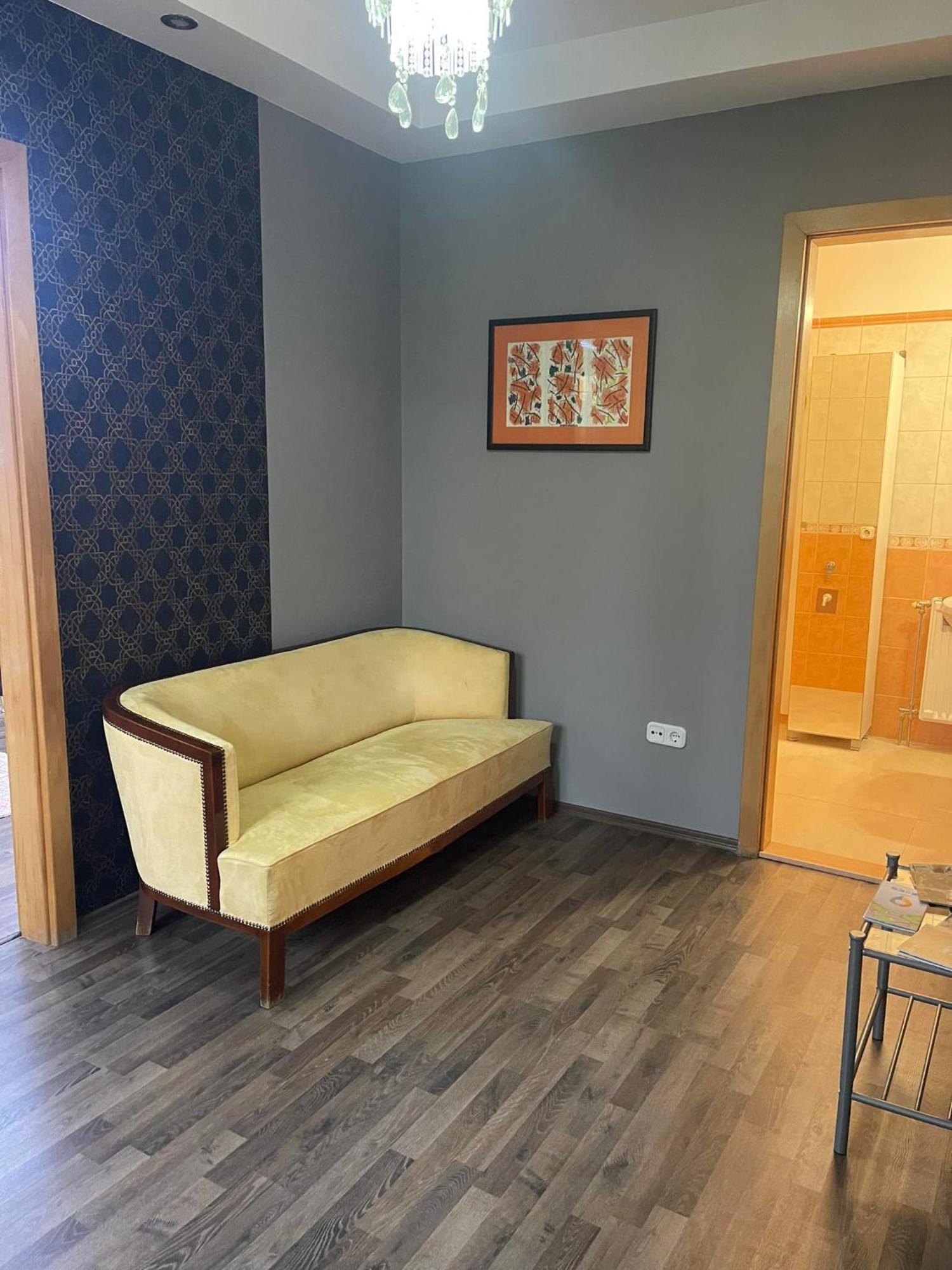 Hotello Apartmanhaz Es Panzio ซาลาแอแกร์แซค ภายนอก รูปภาพ