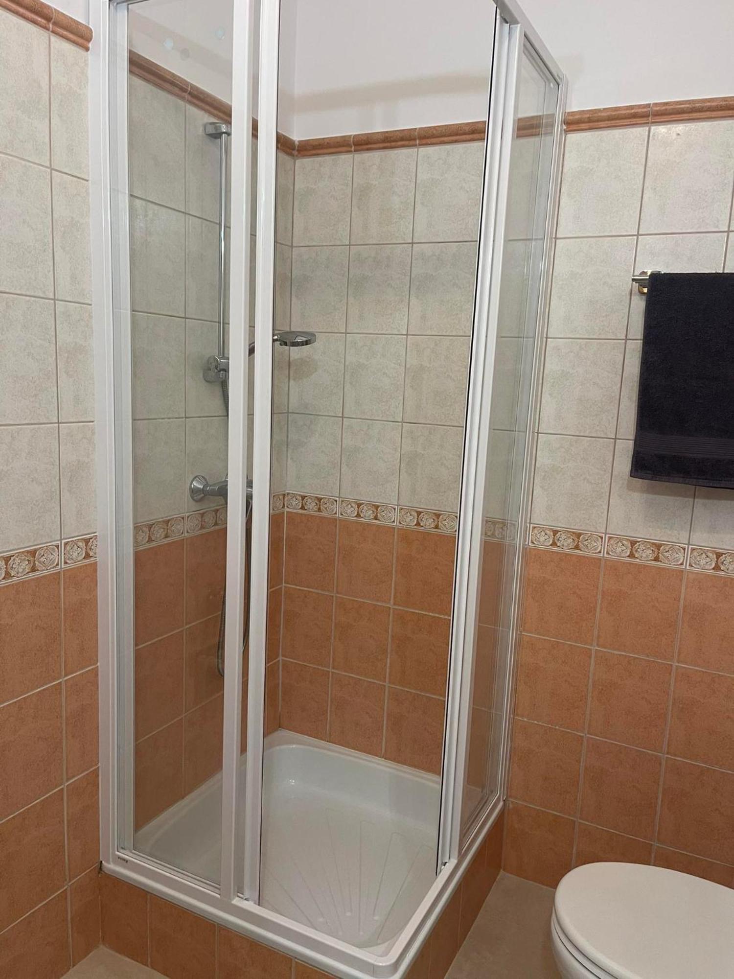 Hotello Apartmanhaz Es Panzio ซาลาแอแกร์แซค ภายนอก รูปภาพ