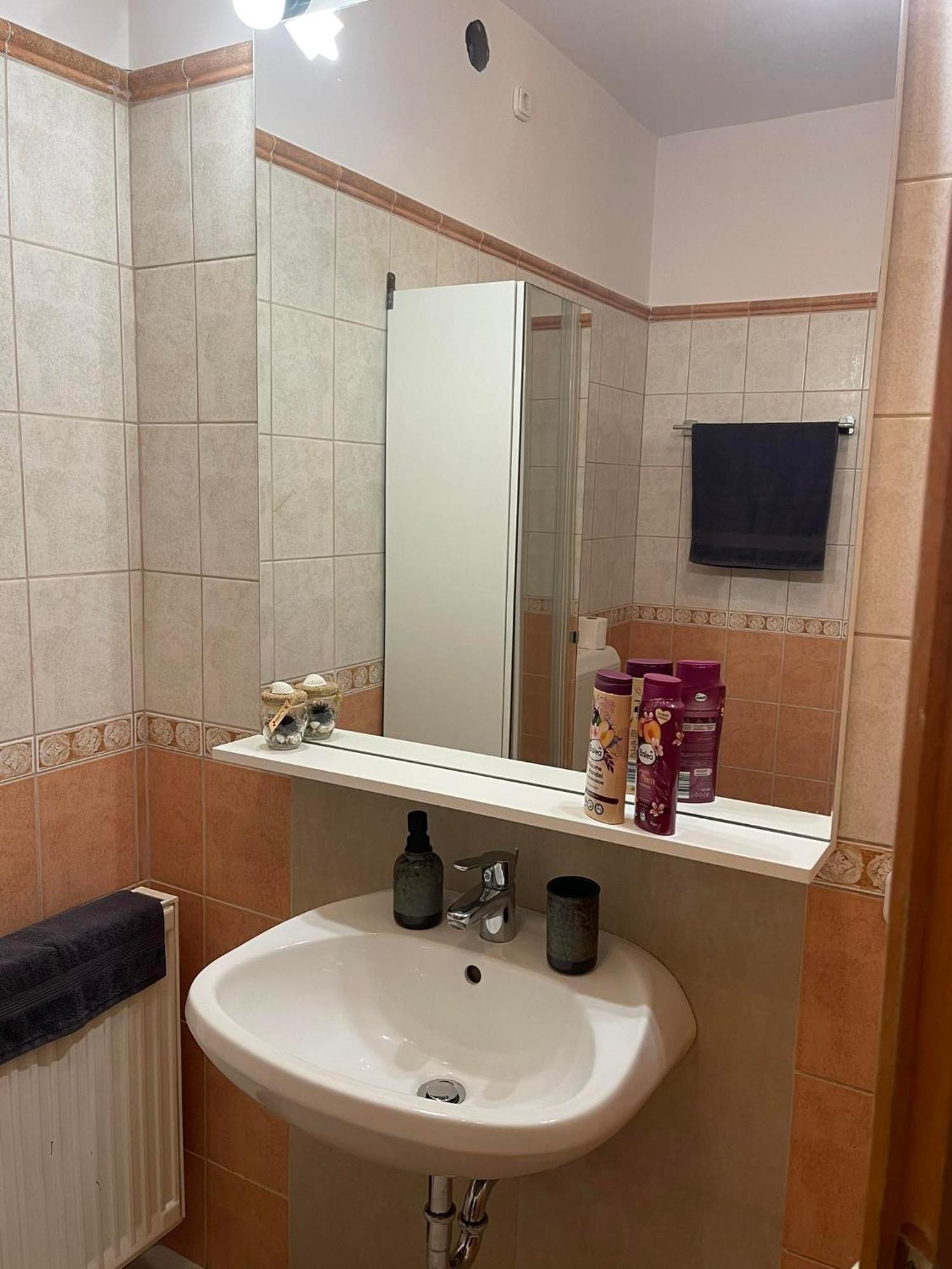 Hotello Apartmanhaz Es Panzio ซาลาแอแกร์แซค ภายนอก รูปภาพ