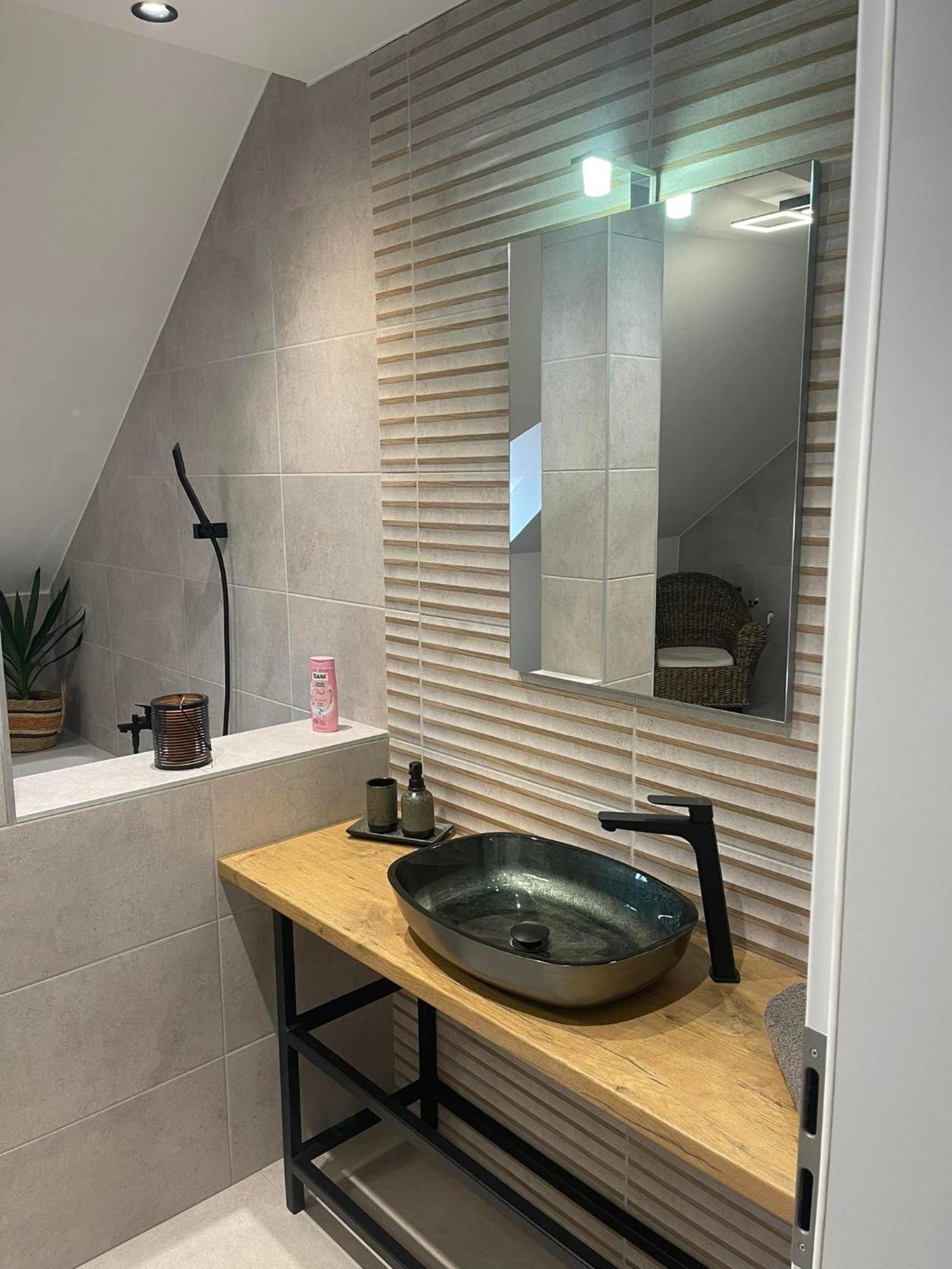 Hotello Apartmanhaz Es Panzio ซาลาแอแกร์แซค ภายนอก รูปภาพ