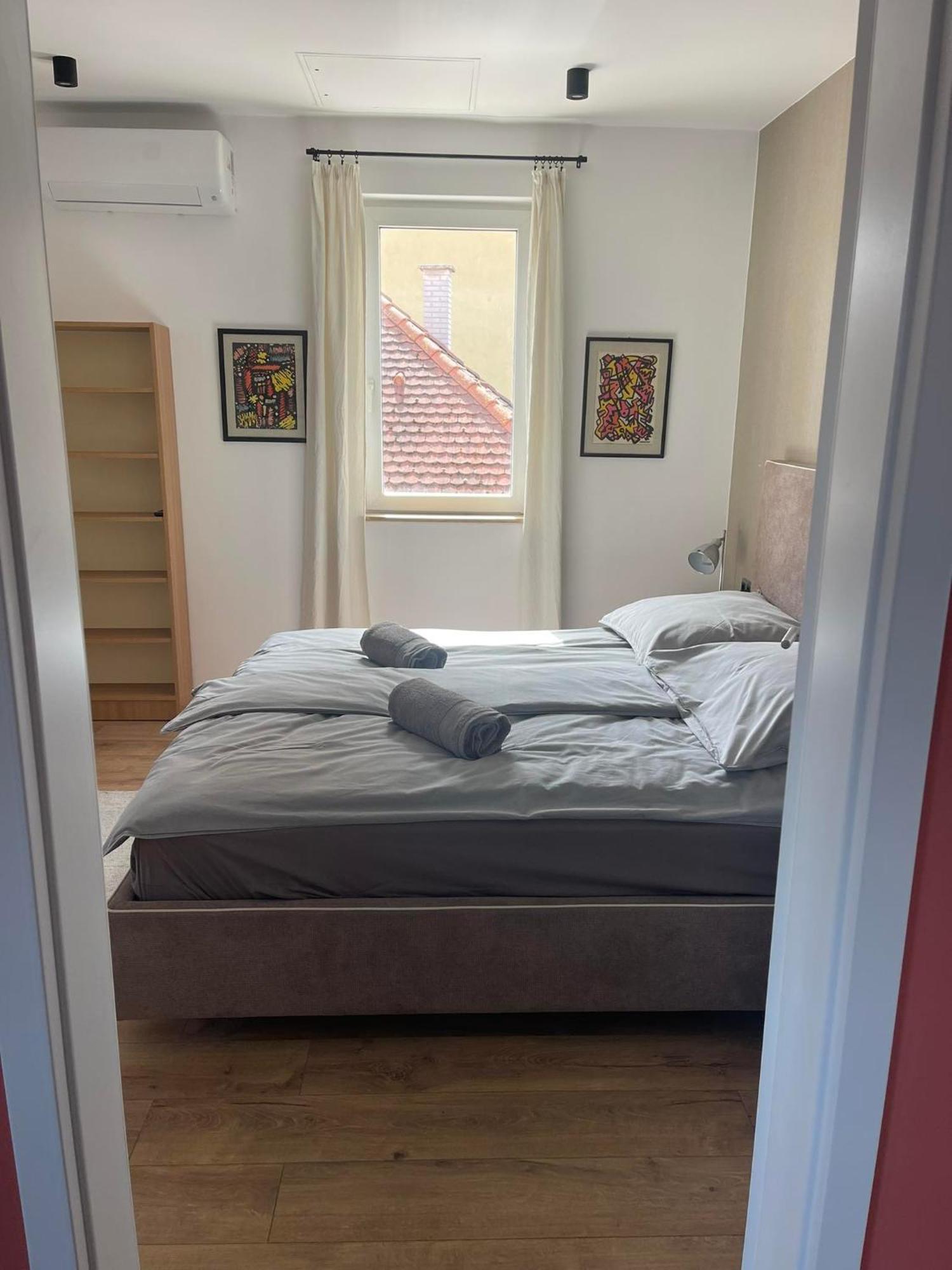 Hotello Apartmanhaz Es Panzio ซาลาแอแกร์แซค ภายนอก รูปภาพ