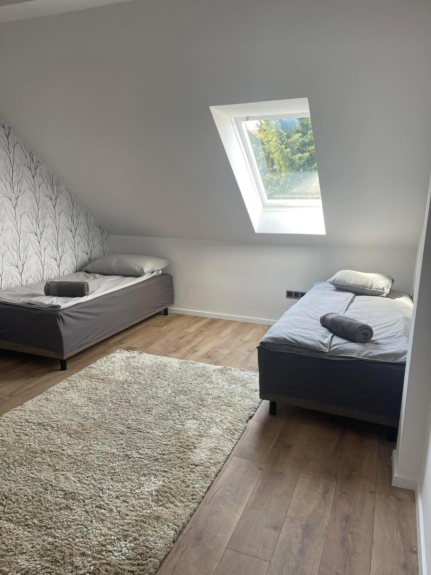 Hotello Apartmanhaz Es Panzio ซาลาแอแกร์แซค ภายนอก รูปภาพ