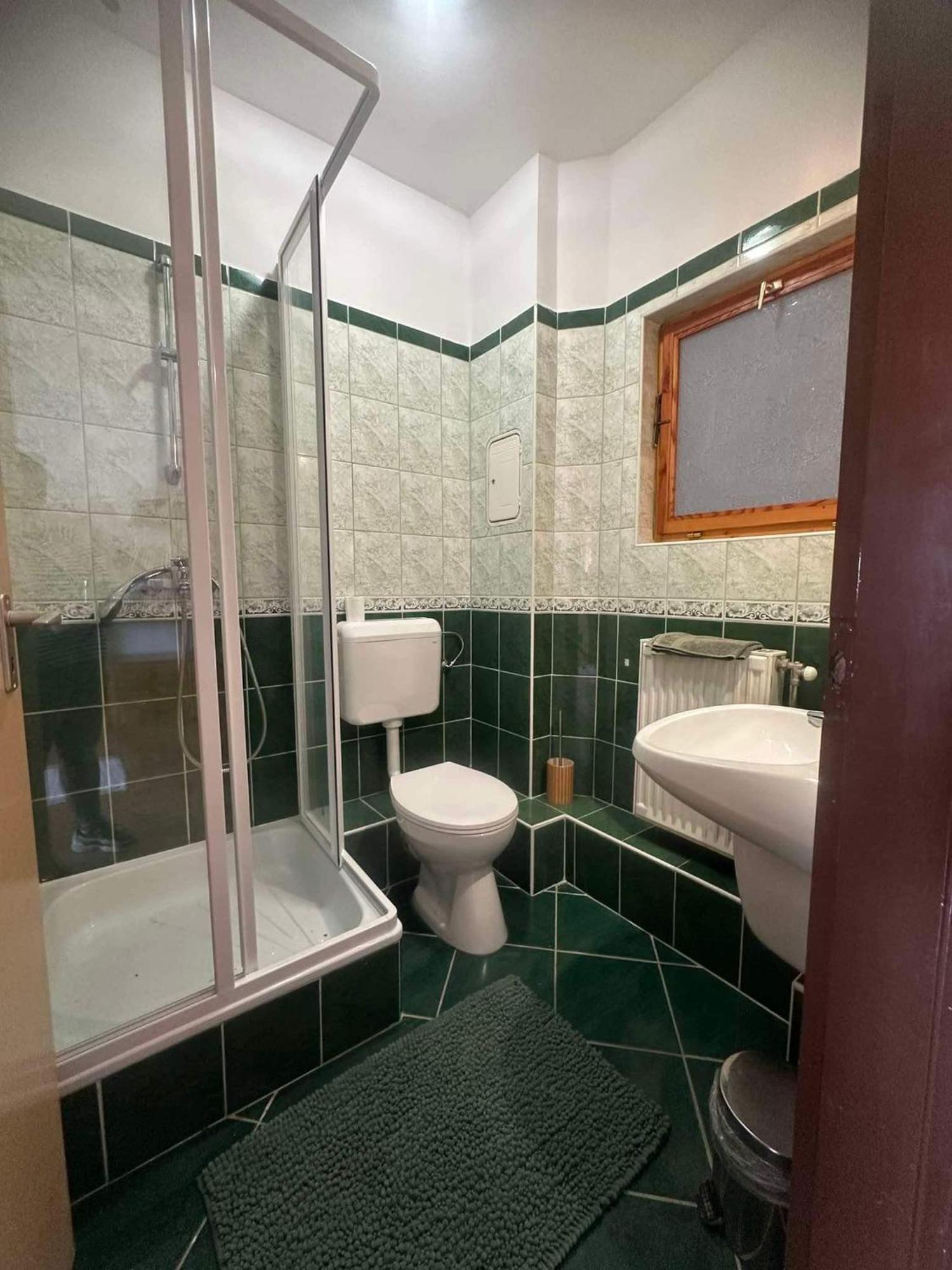 Hotello Apartmanhaz Es Panzio ซาลาแอแกร์แซค ภายนอก รูปภาพ