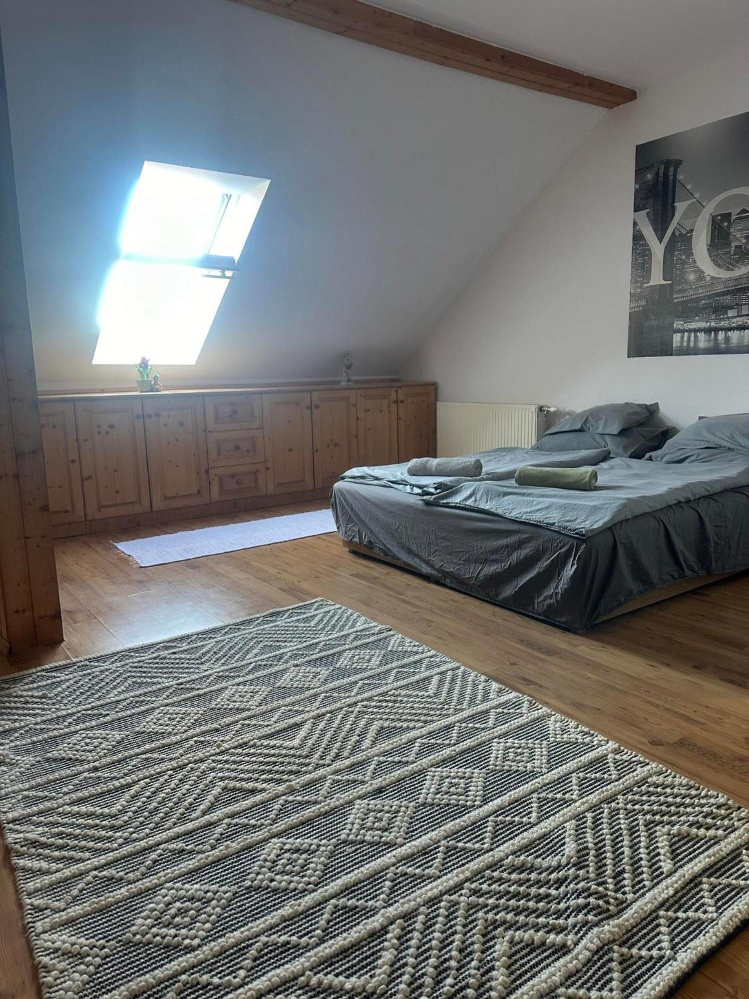 Hotello Apartmanhaz Es Panzio ซาลาแอแกร์แซค ภายนอก รูปภาพ